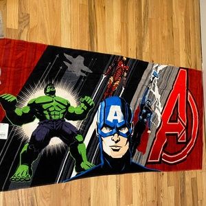 Disney x Marvel Avengers Hulk Captain America Beach Towel NEW